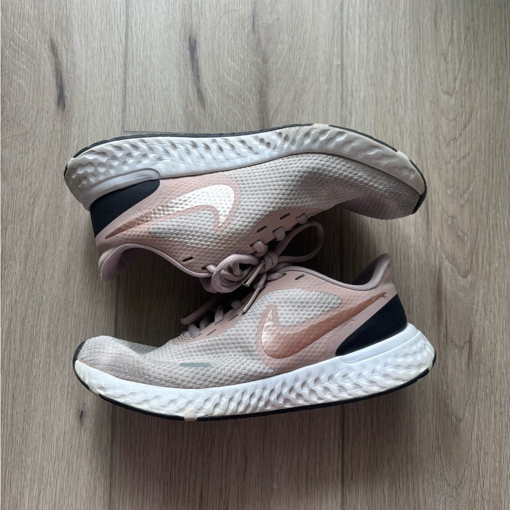 Nike Women's Athletic Shoes - Pink and White